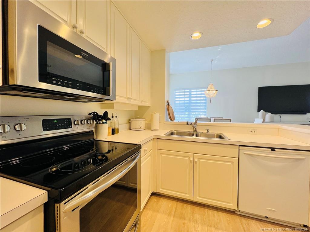 411 Northeast Plantation Road, Unit 526 Stuart, FL 34996 - Photo 13 of 76