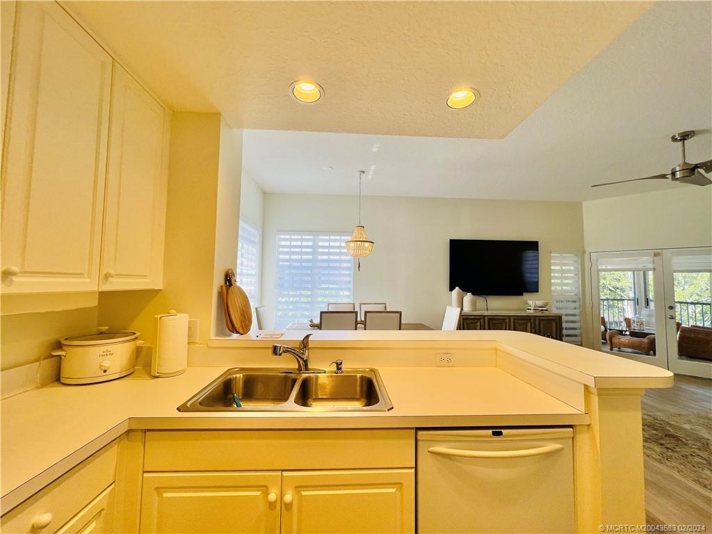 411 Northeast Plantation Road, Unit 526 Stuart, FL 34996 - Photo 14 of 76