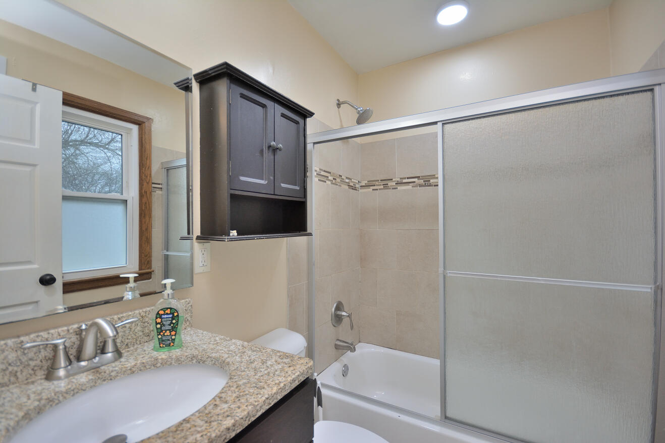 8104 West Center Street Milwaukee, WI 53222 - Photo 14 of 32 Bath 1