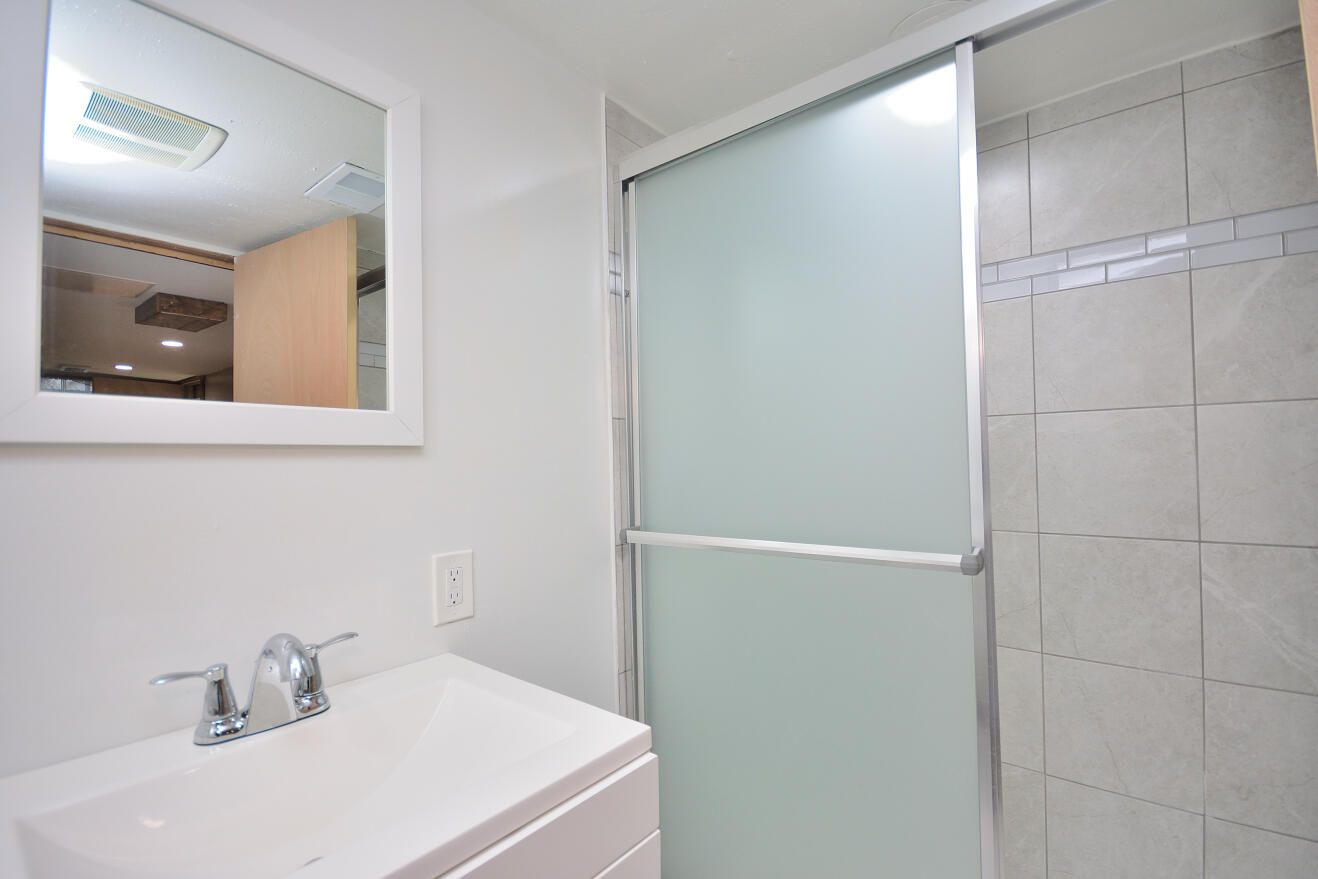 8104 West Center Street Milwaukee, WI 53222 - Photo 20 of 32 Bath 2