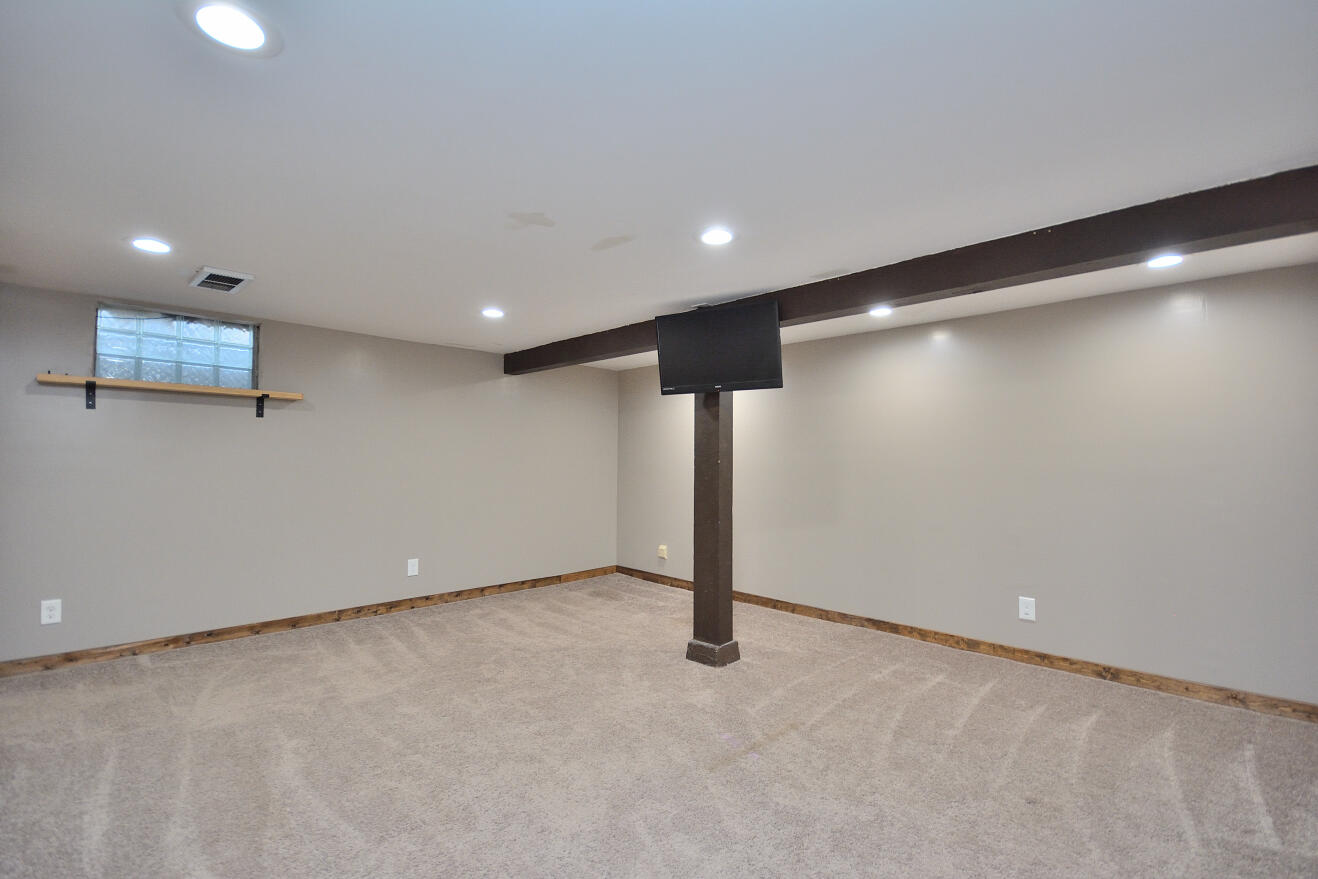 8104 West Center Street Milwaukee, WI 53222 - Photo 22 of 32 Recreation Room