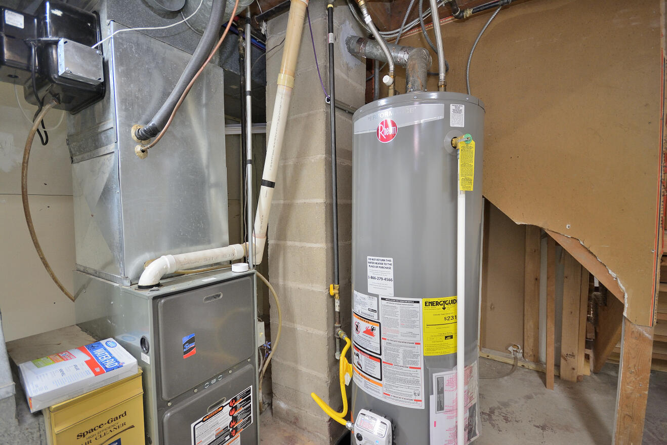 8104 West Center Street Milwaukee, WI 53222 - Photo 25 of 32 Utility Room