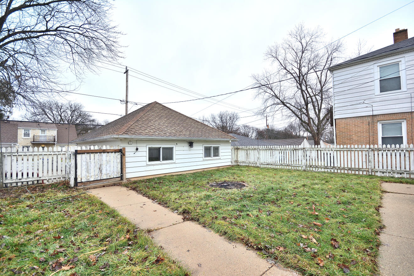 8104 West Center Street Milwaukee, WI 53222 - Photo 27 of 32 Backyard