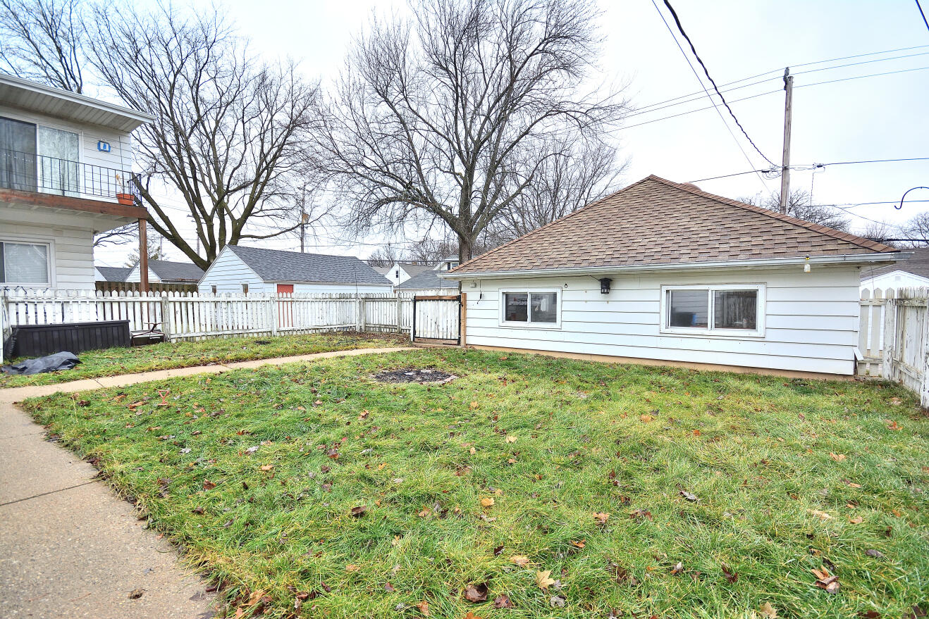 8104 West Center Street Milwaukee, WI 53222 - Photo 29 of 32 Backyard