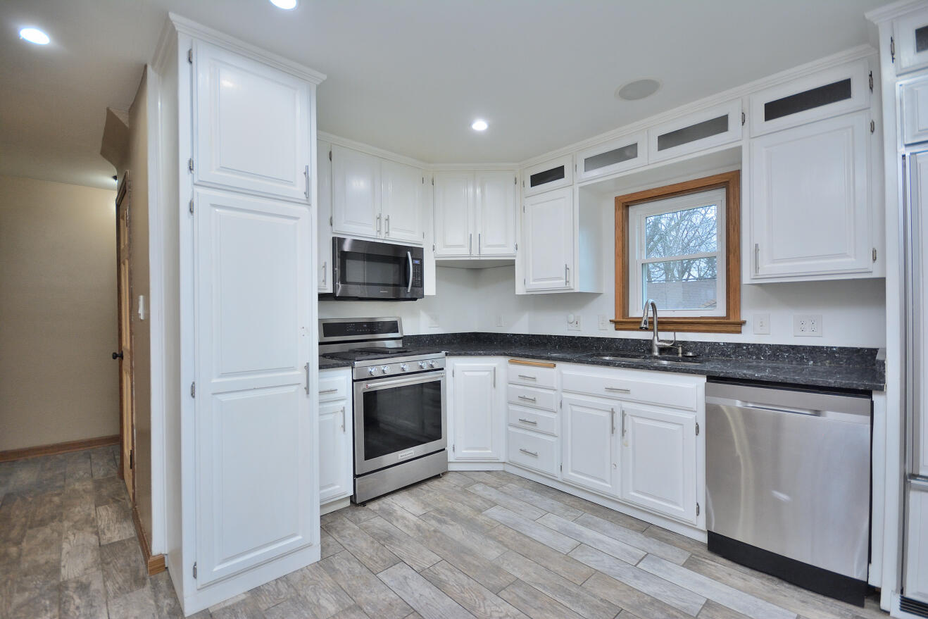 8104 West Center Street Milwaukee, WI 53222 - Photo 8 of 32 Kitchen