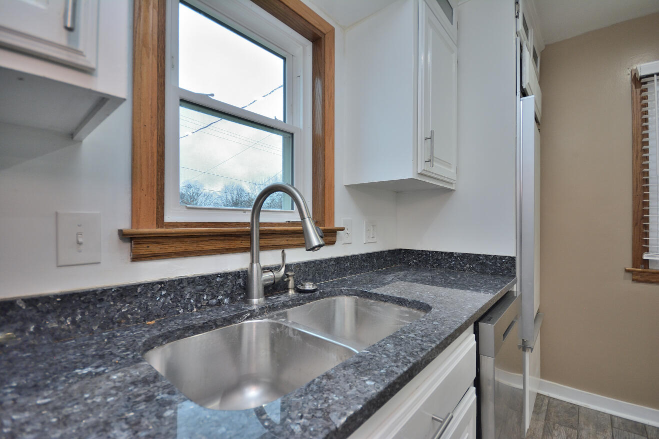 8104 West Center Street Milwaukee, WI 53222 - Photo 10 of 32 Kitchen