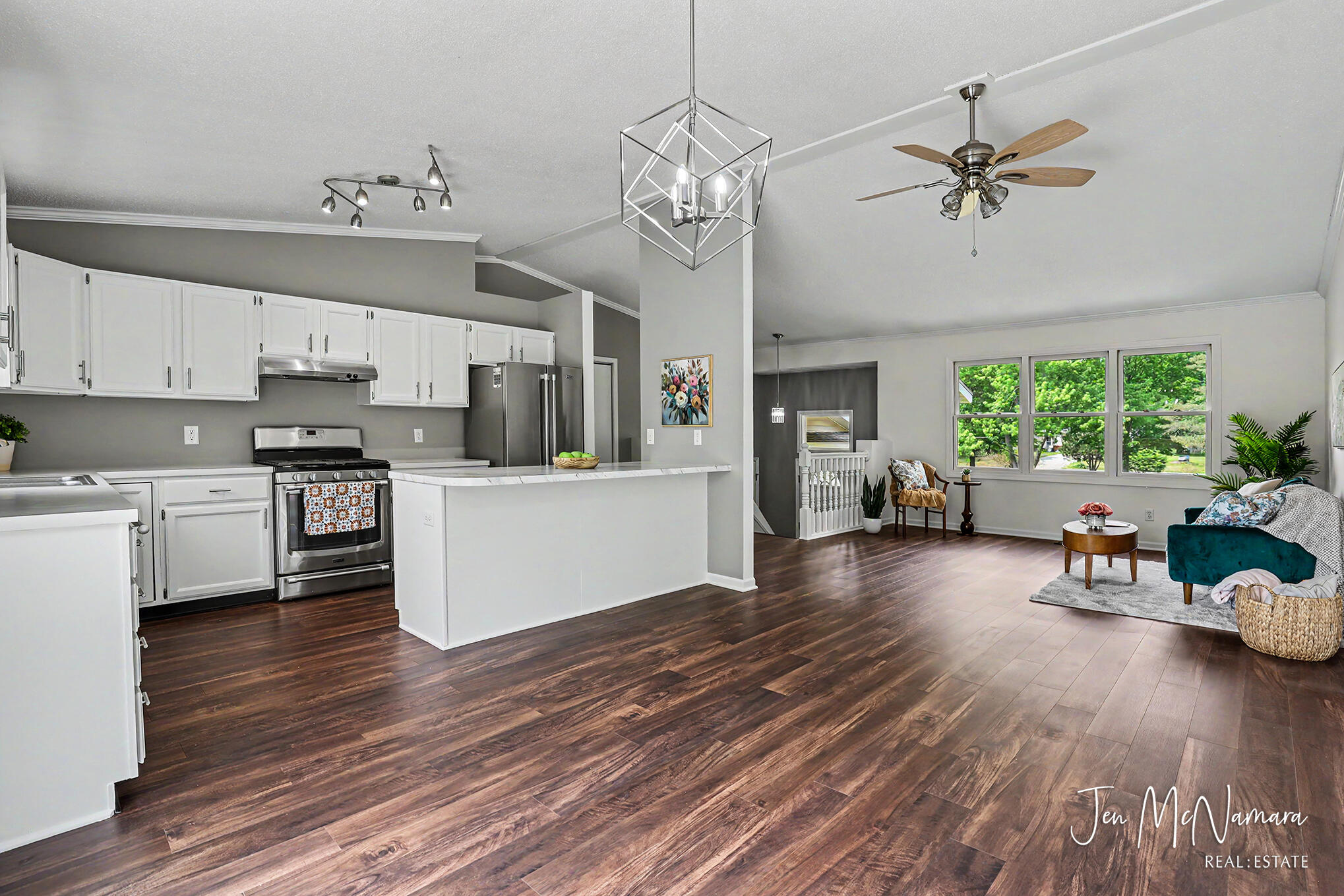 4050 Rector Street Northeast Rockford, MI 49341 - Photo 13 of 32 Large Counter w/ Eating Area