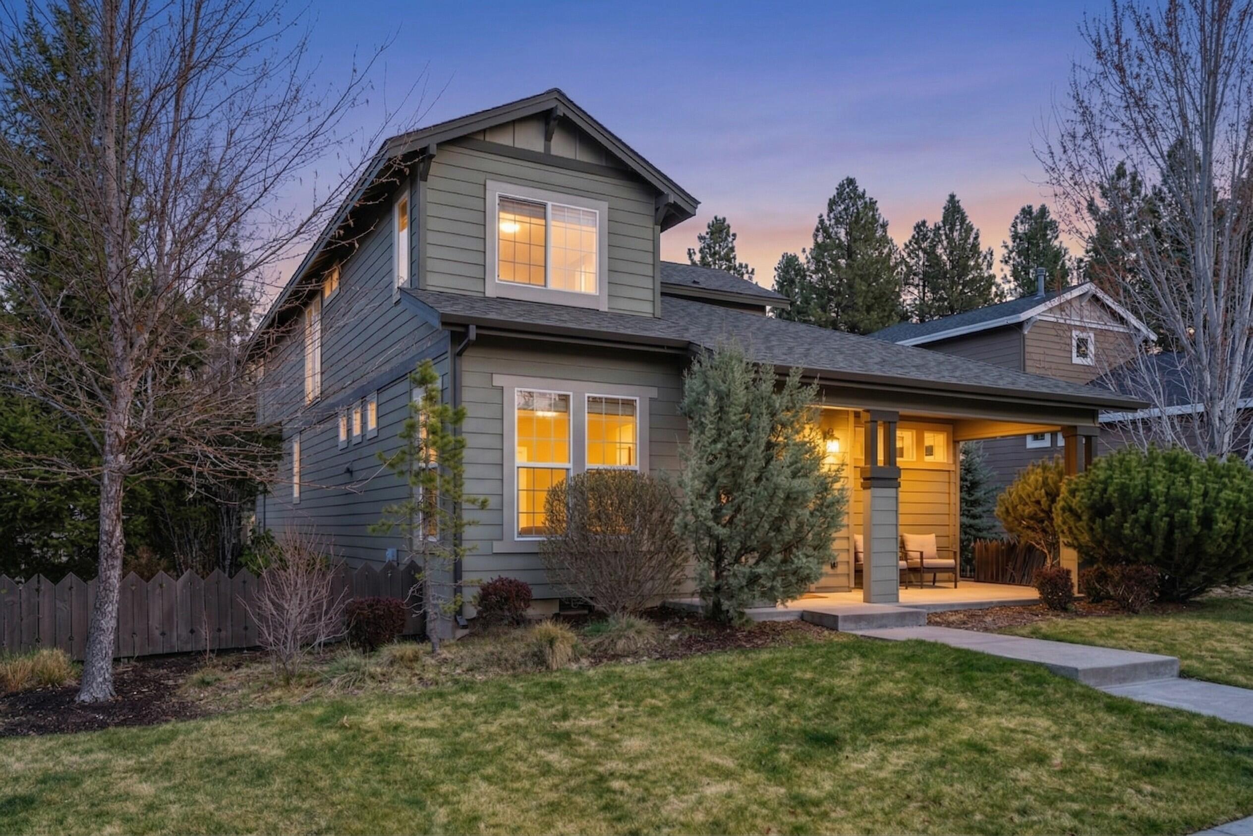 61425 Davis Lake Loop Bend, OR 97702 - Photo 51 of 51 Exterior at sunset