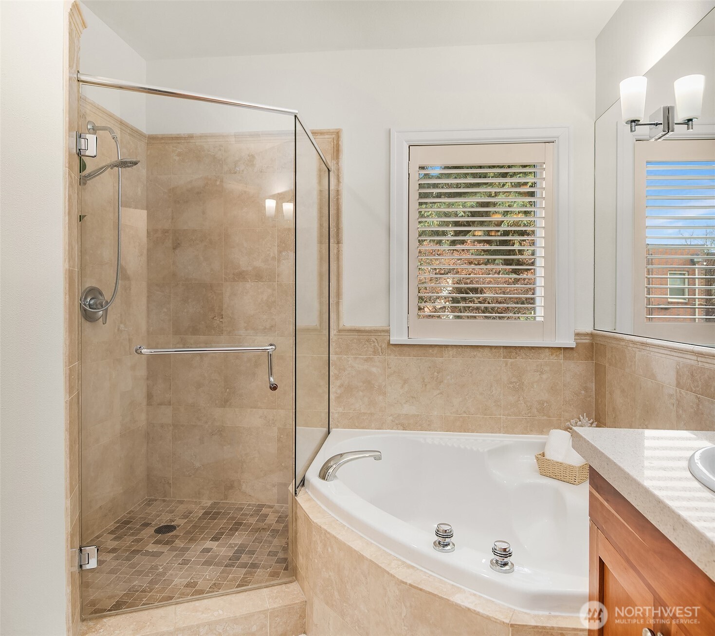 719 2nd Avenue West, Unit 202 Seattle, WA 98119 - Photo 25 of 37