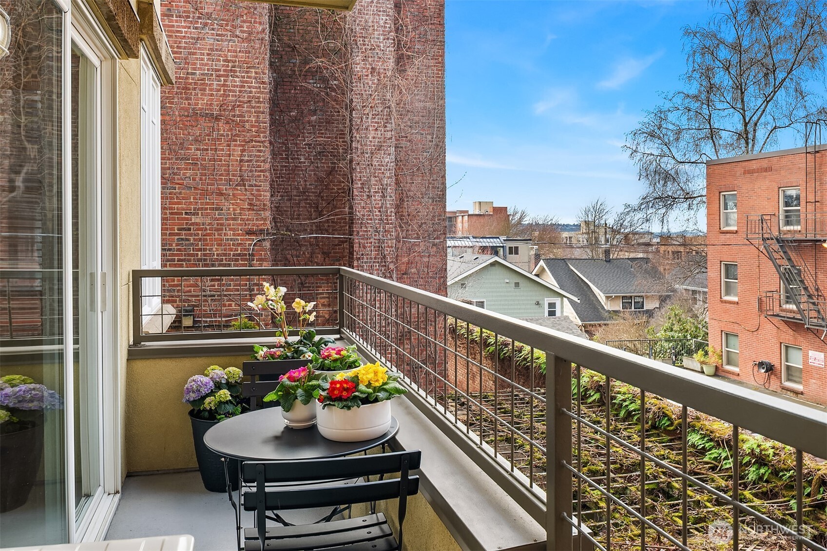 719 2nd Avenue West, Unit 202 Seattle, WA 98119 - Photo 33 of 37