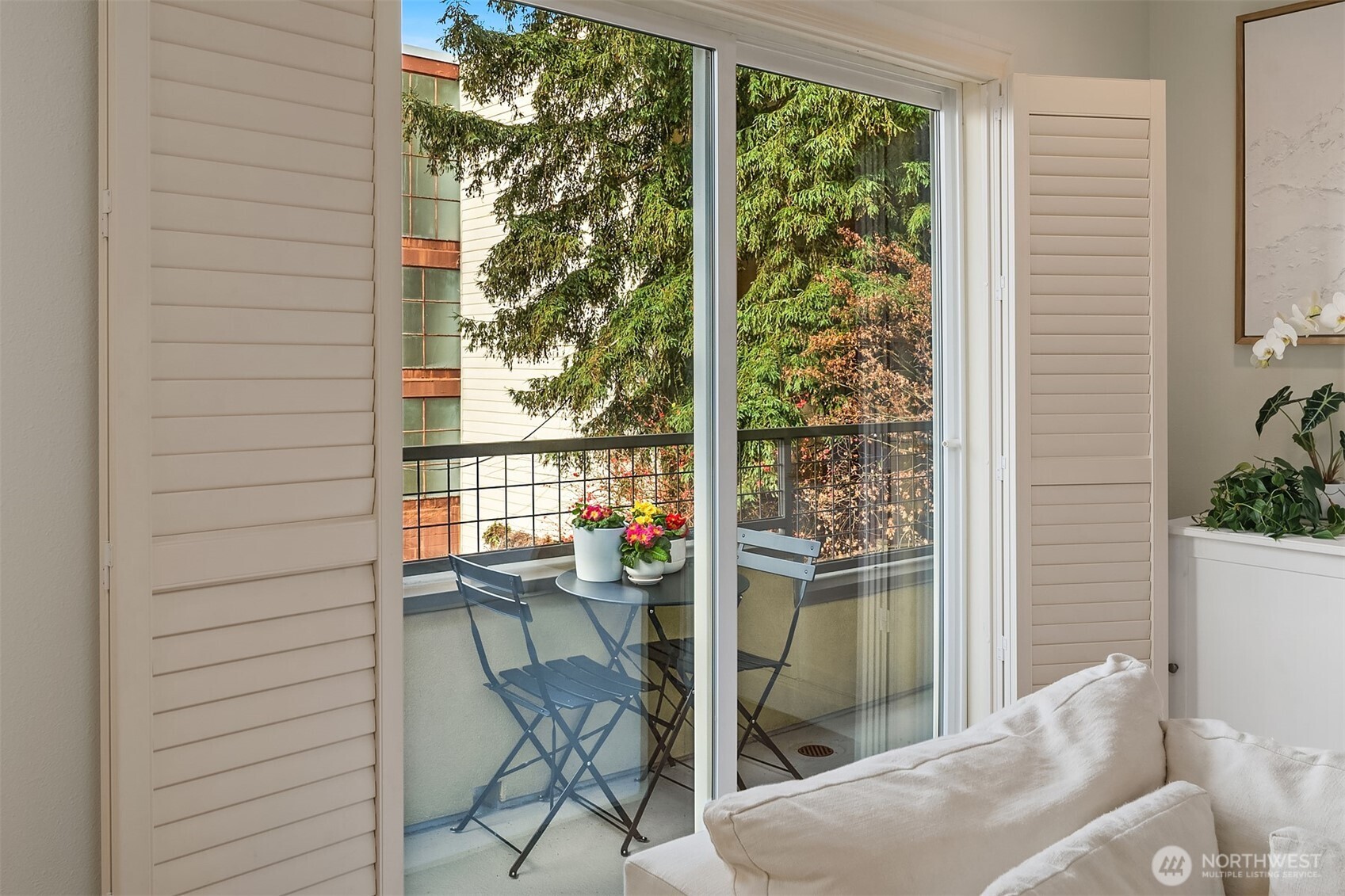 719 2nd Avenue West, Unit 202 Seattle, WA 98119 - Photo 34 of 37