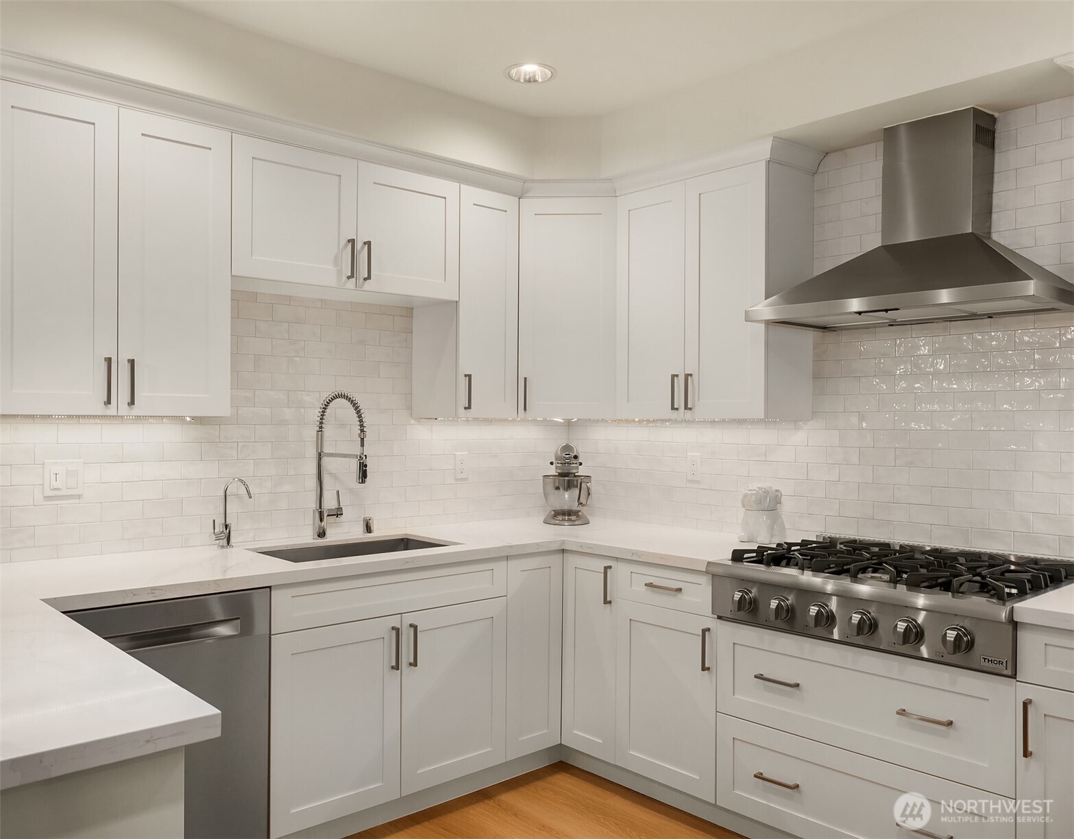 719 2nd Avenue West, Unit 202 Seattle, WA 98119 - Photo 5 of 37
