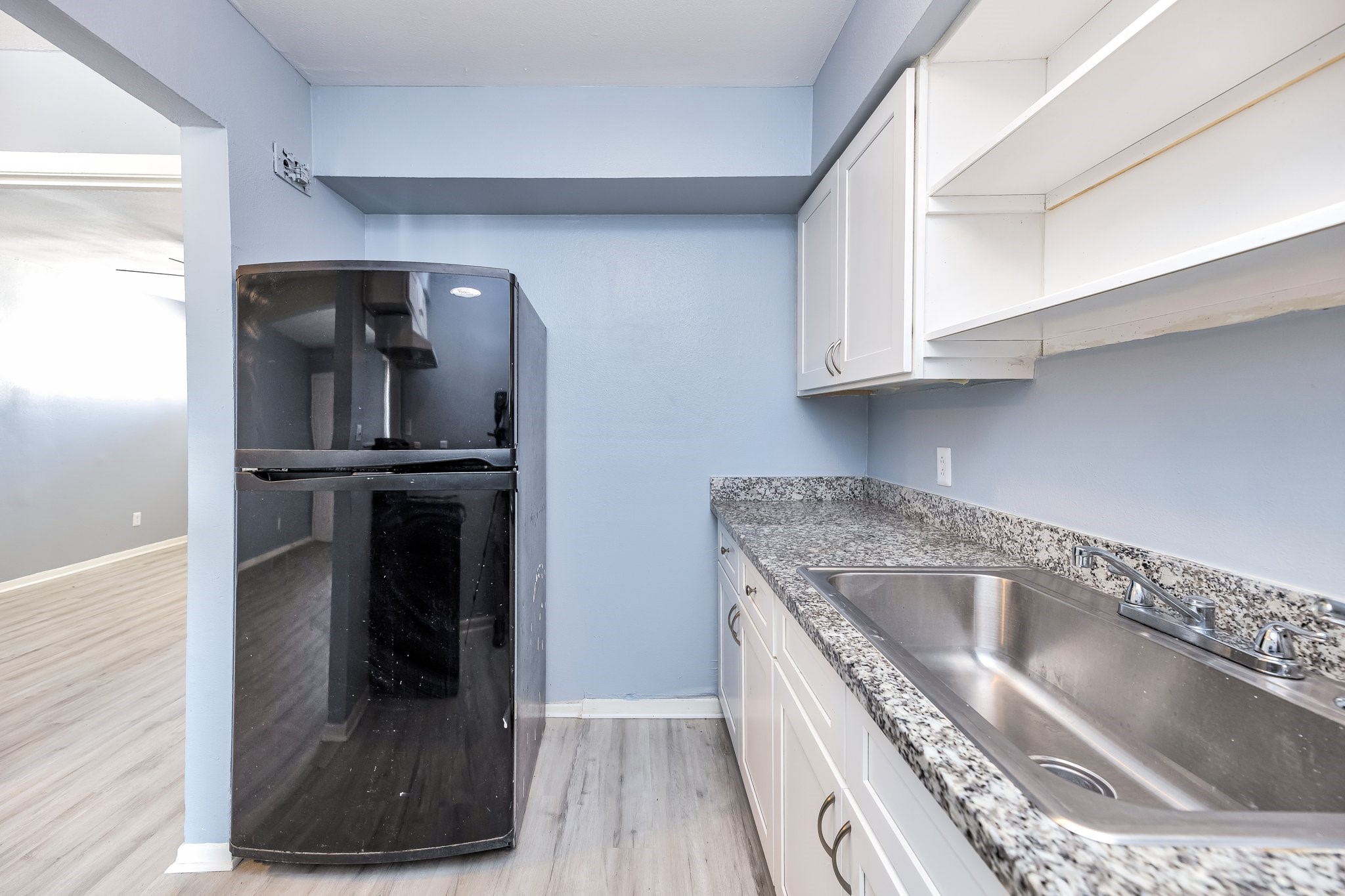 3040 Golfcrest Boulevard, Unit 2 Houston, TX 77087 - Photo 4 of 8 a kitchen with a sink and stainless steel appliances