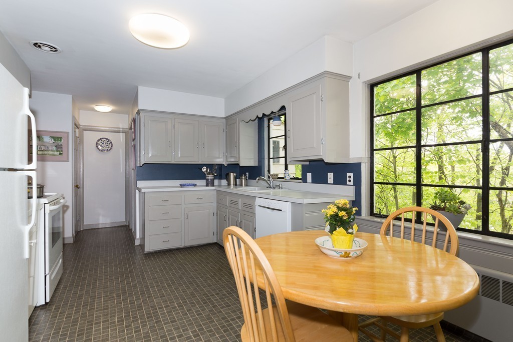 27 Palmer Road Newton, MA 02468 - Photo 3 of 12