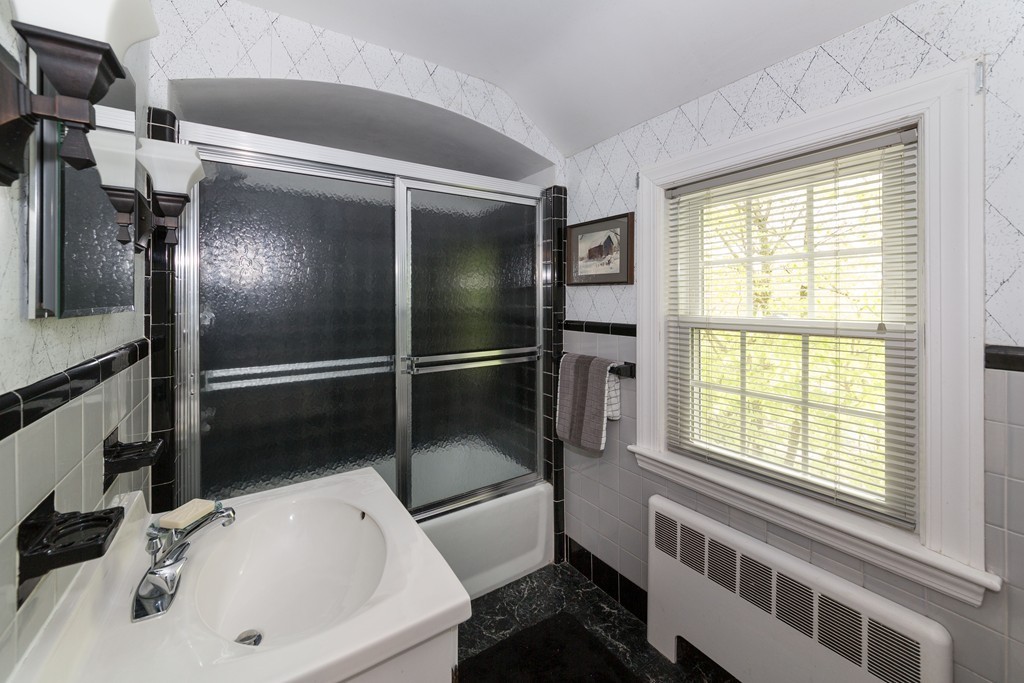 27 Palmer Road Newton, MA 02468 - Photo 9 of 12