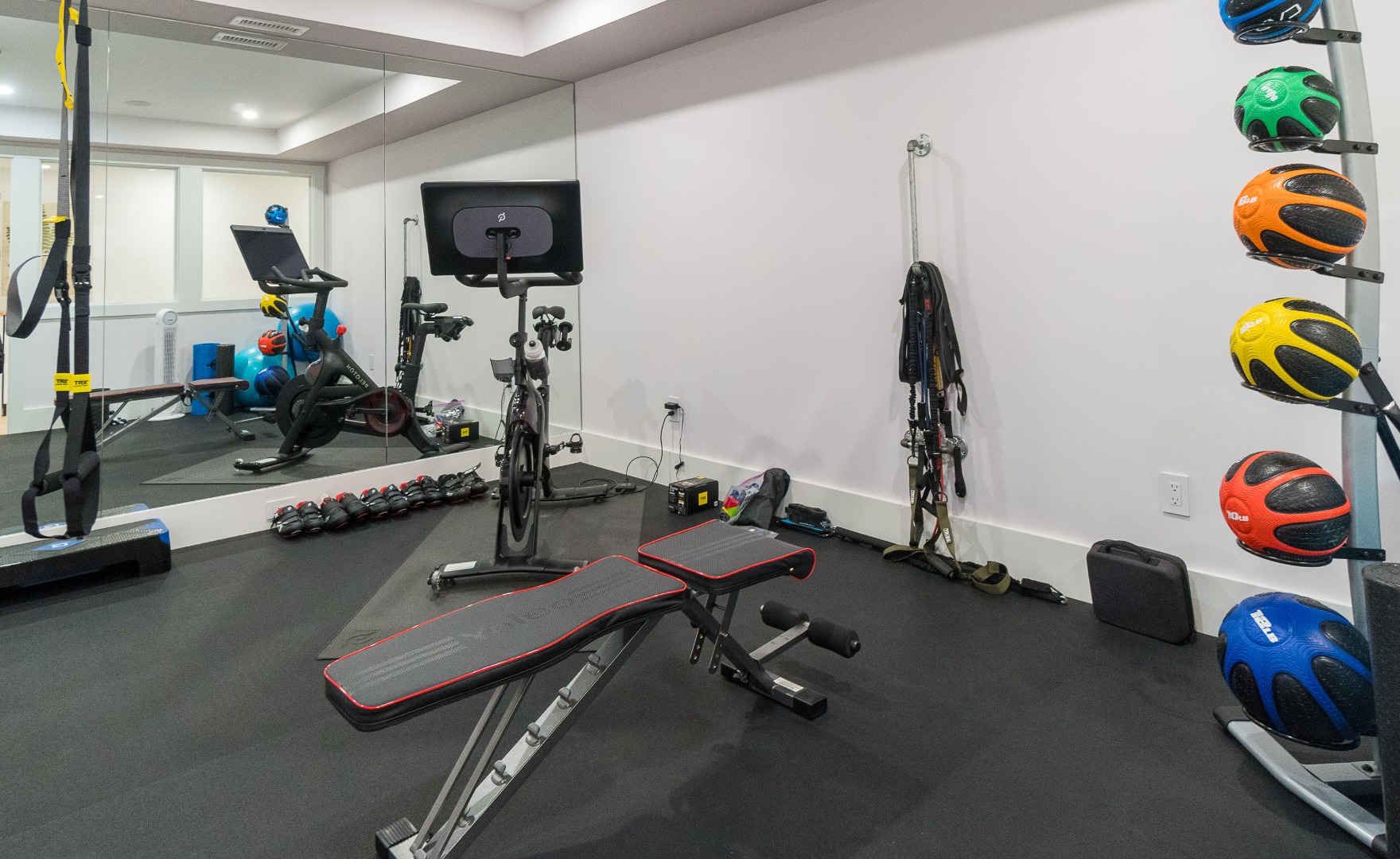 41 Monomoy Road Nantucket, MA 02554 - Photo 43 of 54 a room with gym equipment