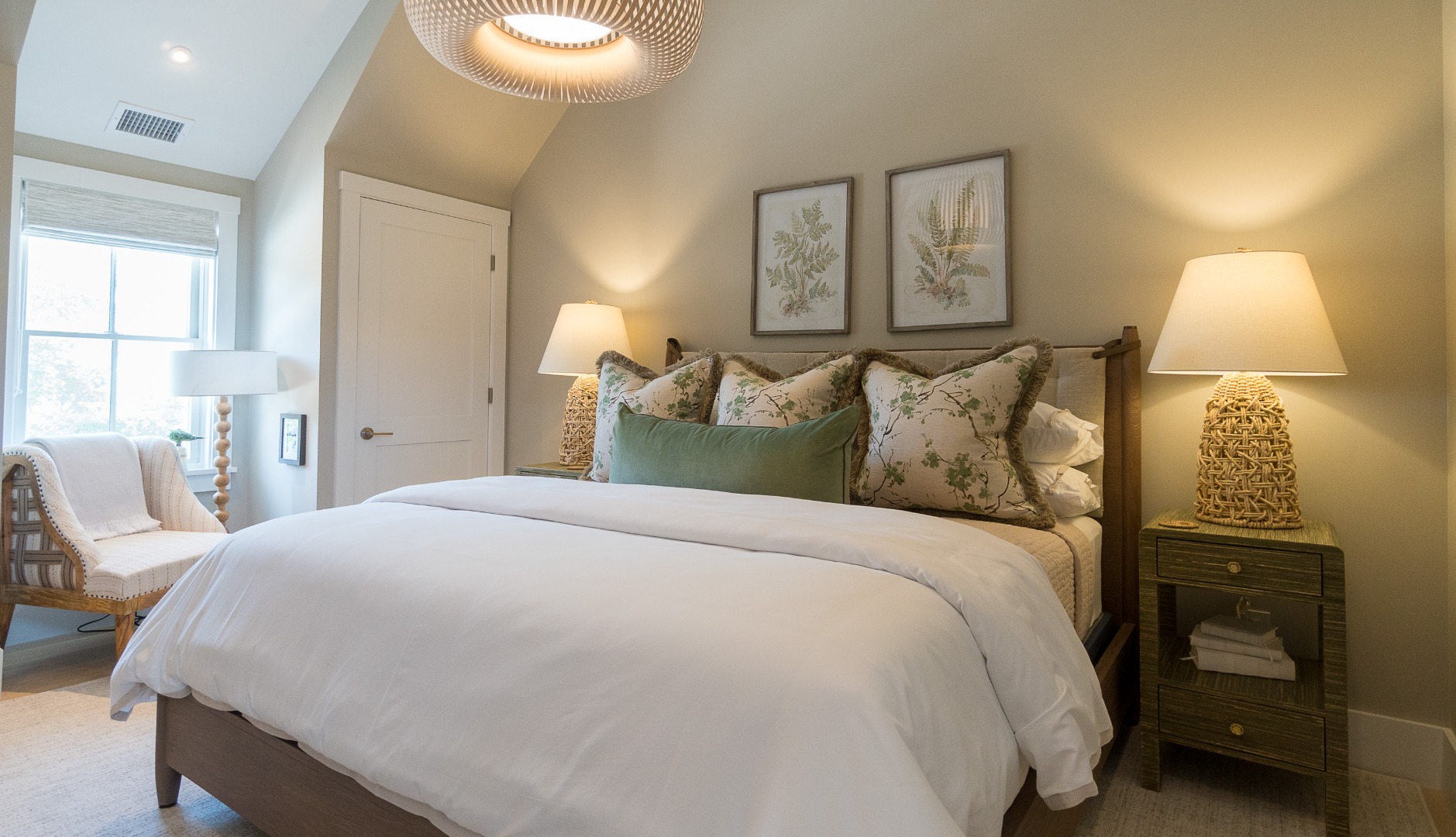 41 Monomoy Road Nantucket, MA 02554 - Photo 52 of 54 a bedroom with a bed and a lamp