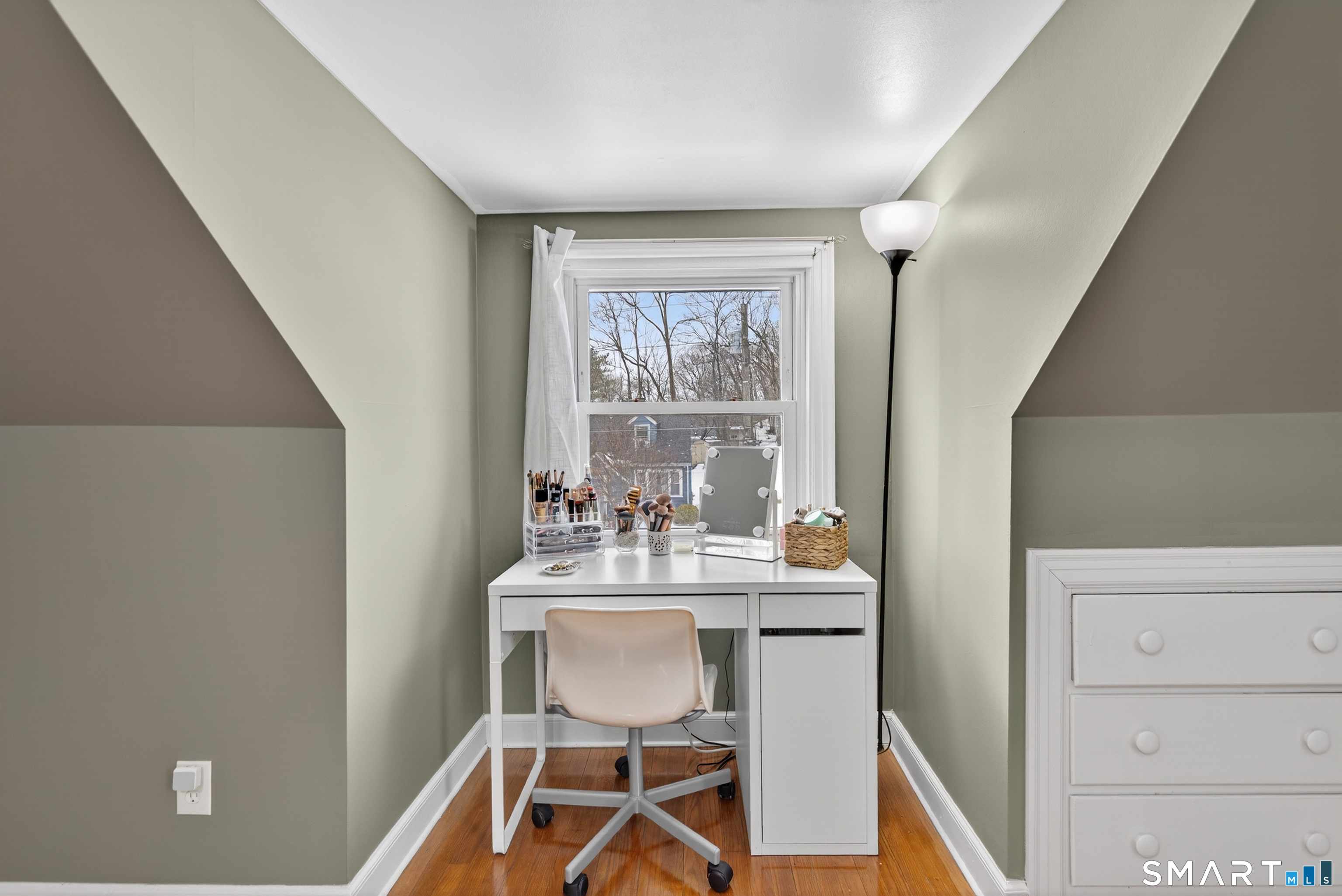15 Evelyn Road Derby, CT 06418 - Photo 23 of 34 a dining room with furniture and window
