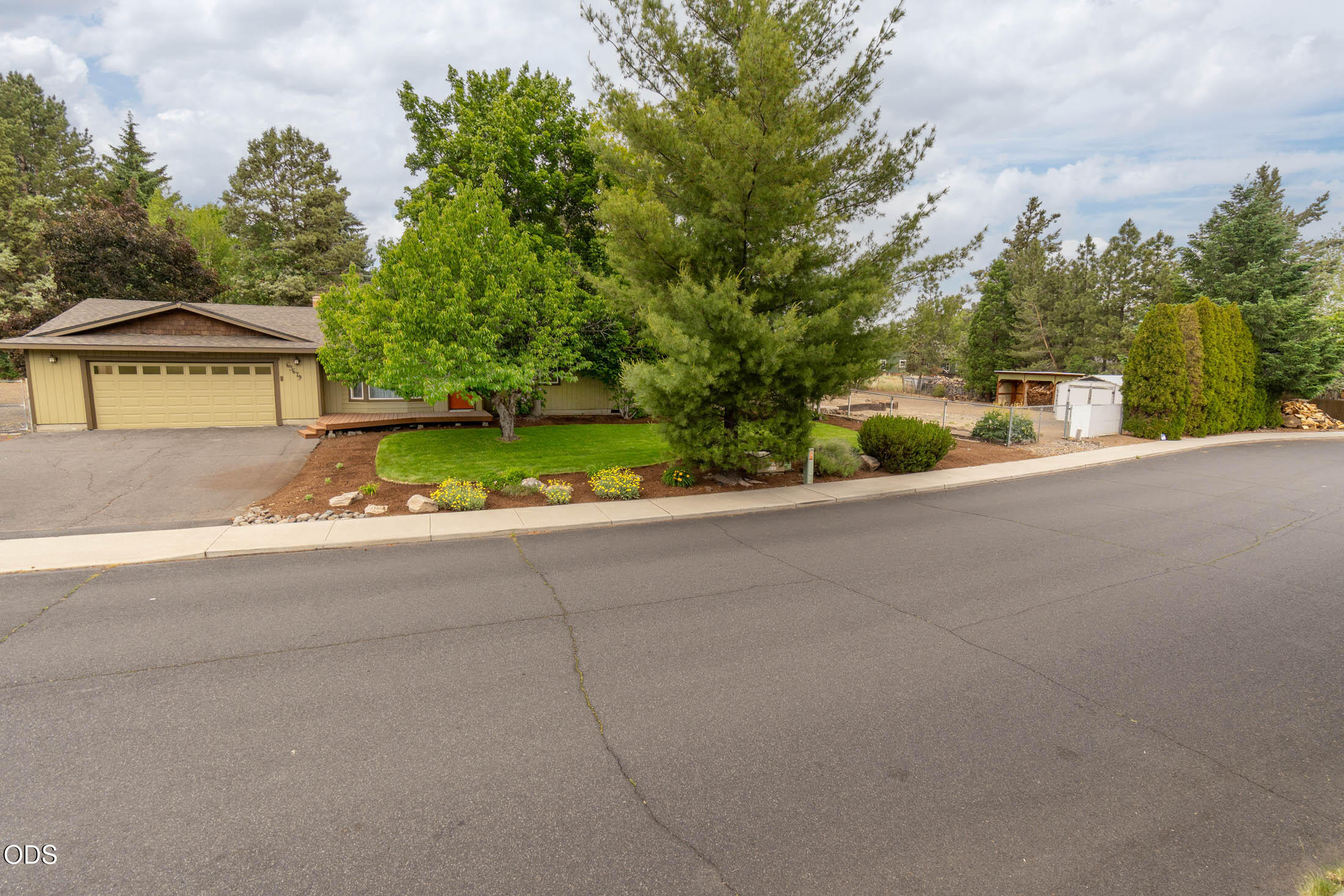 63679 High Standard Drive Bend, OR 97701 - Photo 3 of 29
