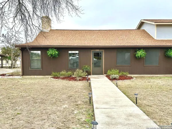 $150,000 | 299 Fort Clark Road, Brackettville, TX 78832