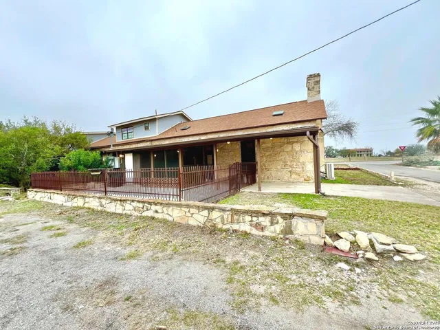 $150,000 | 299 Fort Clark Road, Brackettville, TX 78832
