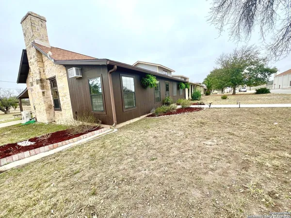 $150,000 | 299 Fort Clark Road, Brackettville, TX 78832