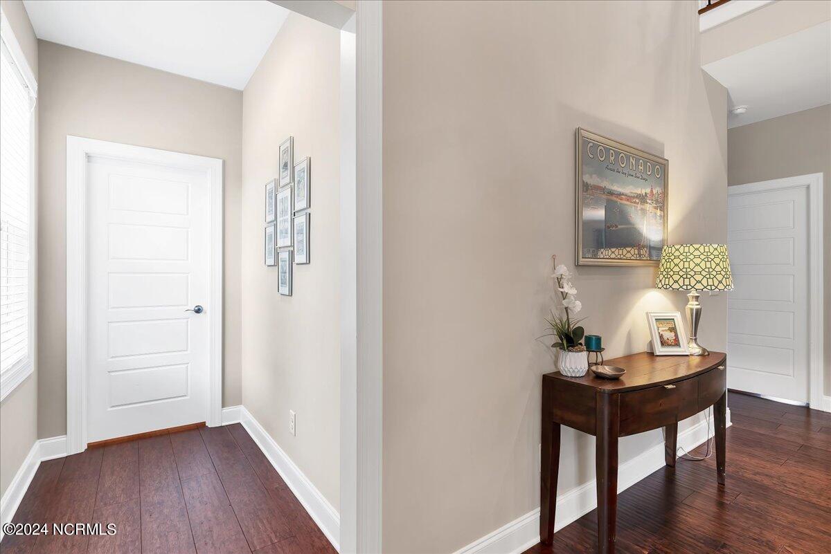 23 Bedford Circle Pinehurst, NC 28374 - Photo 3 of 58 Entry from front door with Powder Room entry to the right