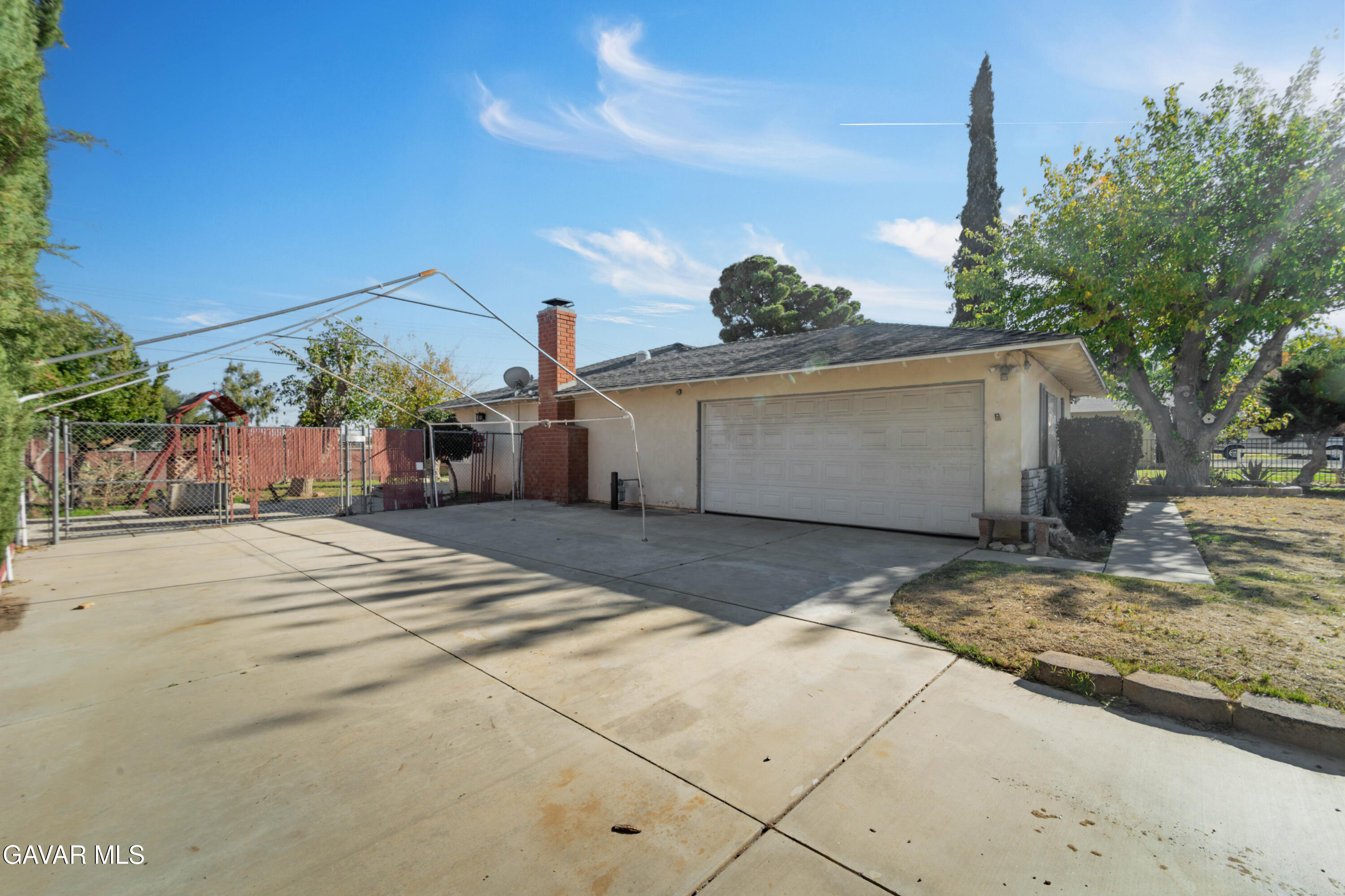 41522 Rimfield Avenue Lancaster, CA 93536 - Photo 12 of 15 a view of a house with a snow