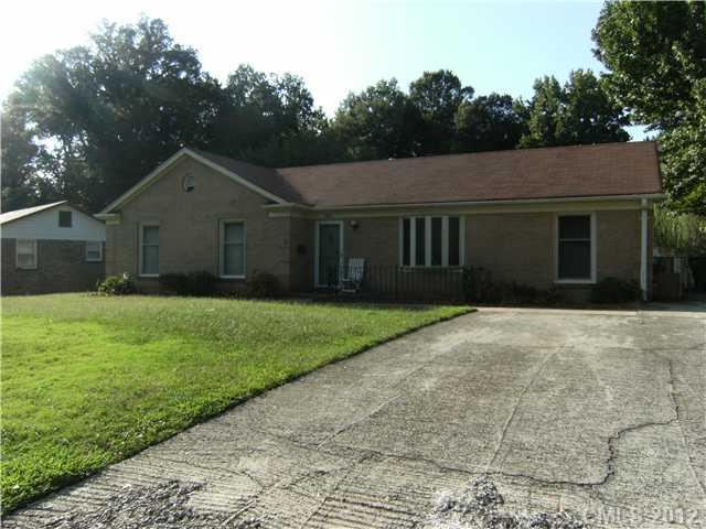 5825 Eastbrook Road Charlotte, NC 28215 - Photo 2 of 8