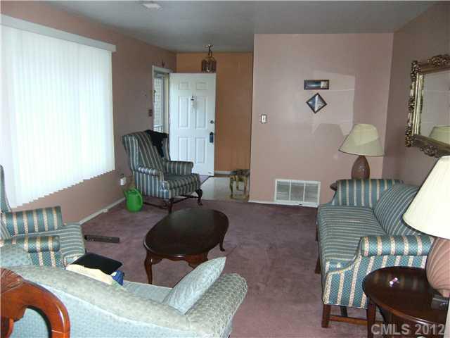 5825 Eastbrook Road Charlotte, NC 28215 - Photo 3 of 8