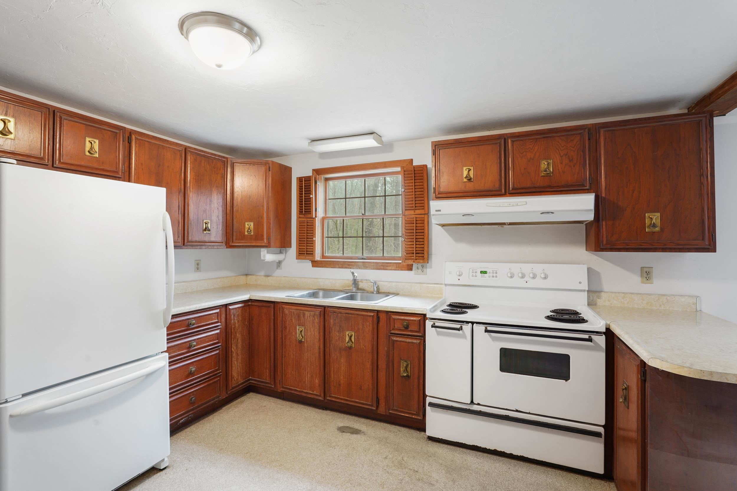 220 Riverdale Road New Boston, NH 03070 - Photo 14 of 35