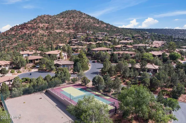 a black and white photo of a living room