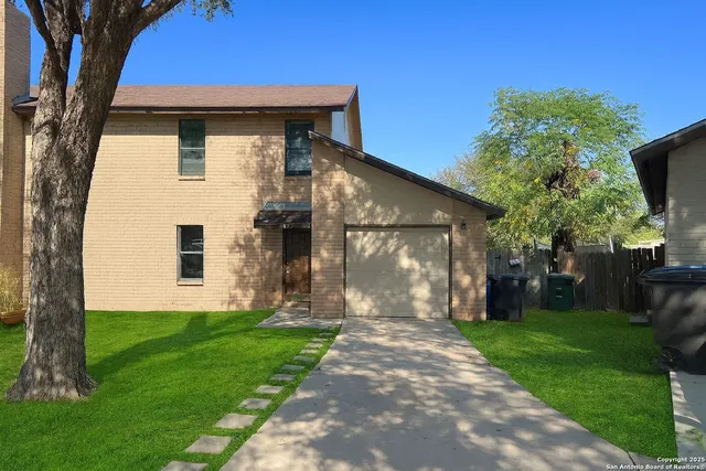 a front view of house with yard