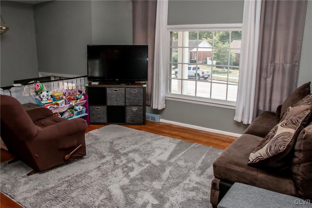 1806 Hampton Road Bethlehem, PA 18020 - Photo 9 of 42 Gallery Image 9