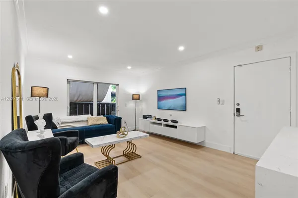$2,200 | 10780 North Kendall Drive, Unit E7, Miami, FL 33176