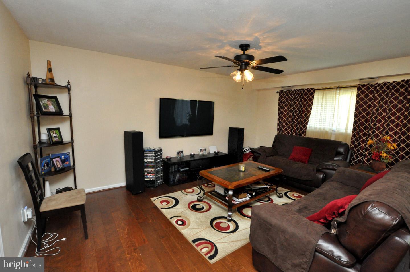 159 Echelon Road Voorhees, NJ 08043 - Photo 11 of 24 Living ROom