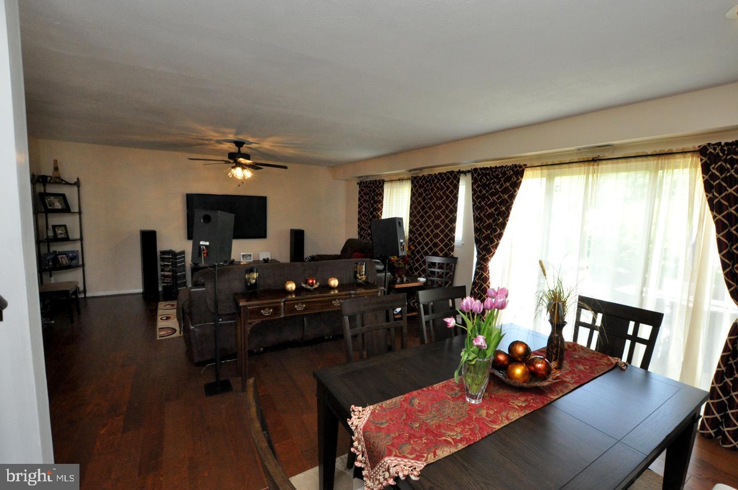 159 Echelon Road Voorhees, NJ 08043 - Photo 8 of 24 Living Room/Dining Room