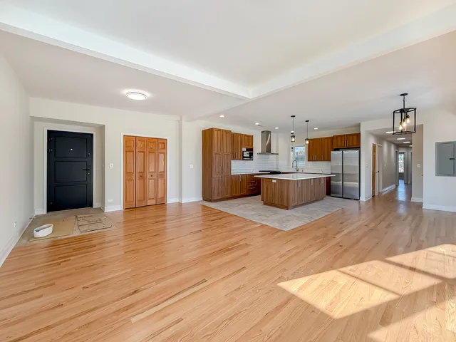 $2,650 | 6411 West Irving Park Road, Unit 2, Chicago, IL 60634