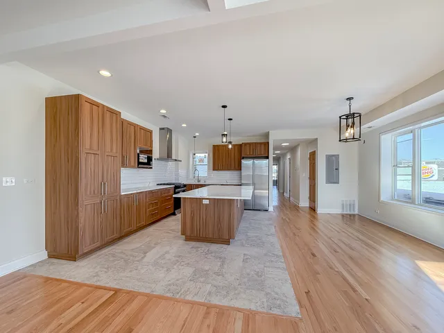 $2,650 | 6411 West Irving Park Road, Unit 2, Chicago, IL 60634