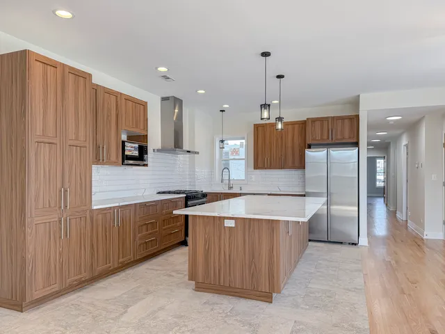 $2,650 | 6411 West Irving Park Road, Unit 2, Chicago, IL 60634