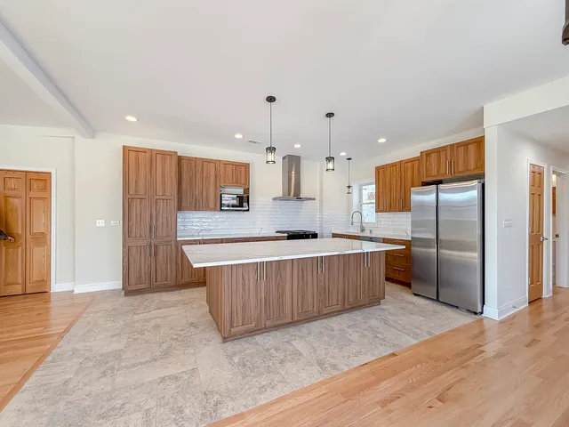 $2,650 | 6411 West Irving Park Road, Unit 2, Chicago, IL 60634