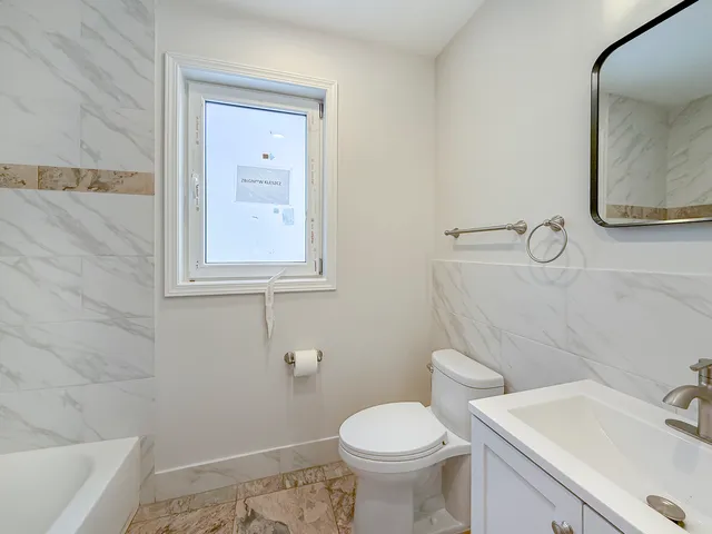 $2,650 | 6411 West Irving Park Road, Unit 2, Chicago, IL 60634