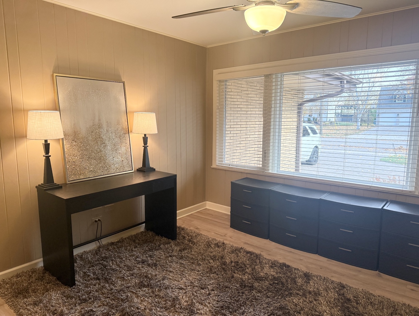 711 Greenview Road Itasca, IL 60143 - Photo 19 of 36 a bathroom with a bathtub and a window