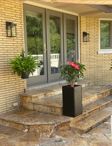 a view of a entryway of the house