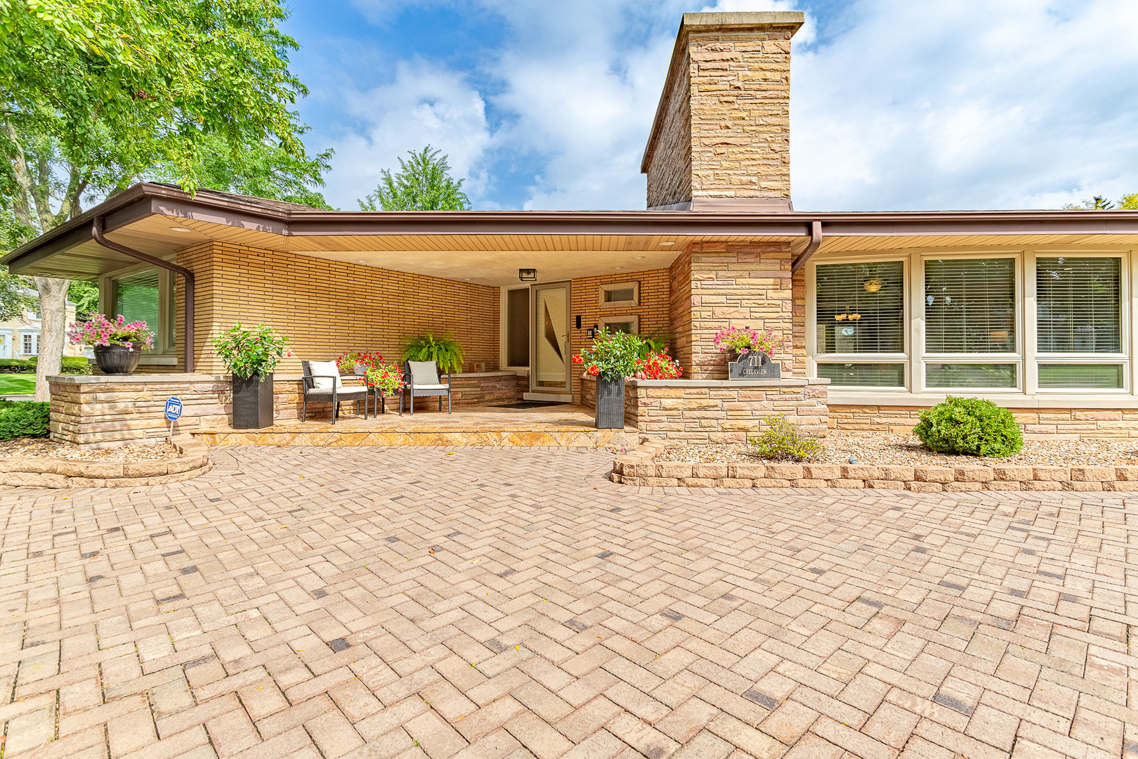 711 Greenview Road Itasca, IL 60143 - Photo 3 of 36 a view of a entryway door