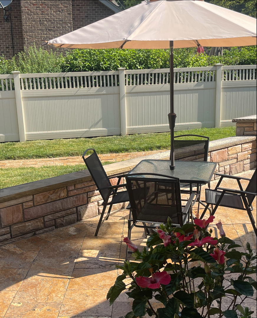 711 Greenview Road Itasca, IL 60143 - Photo 32 of 36 a view of a chairs and table on the terrace