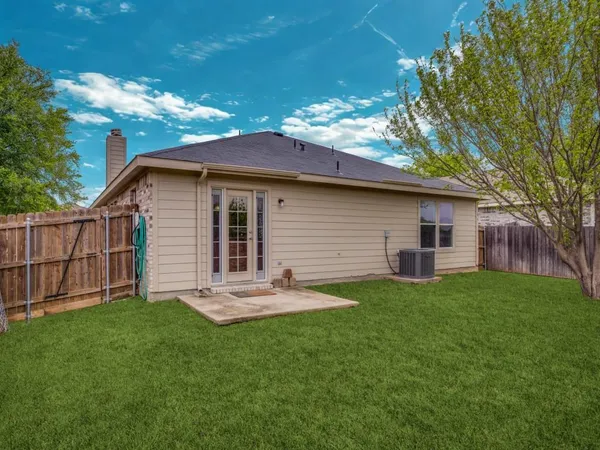 $1,900 | 252 Pine Crest Drive, Justin, TX 76247