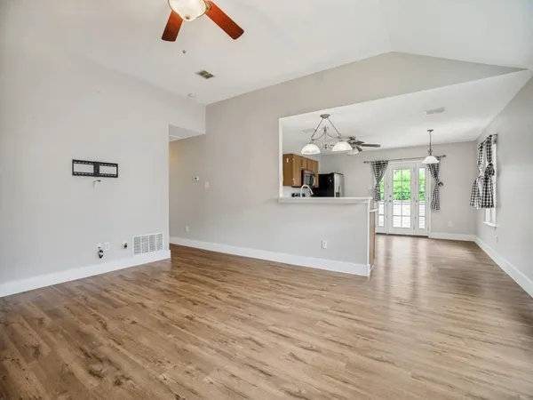 $1,900 | 252 Pine Crest Drive, Justin, TX 76247