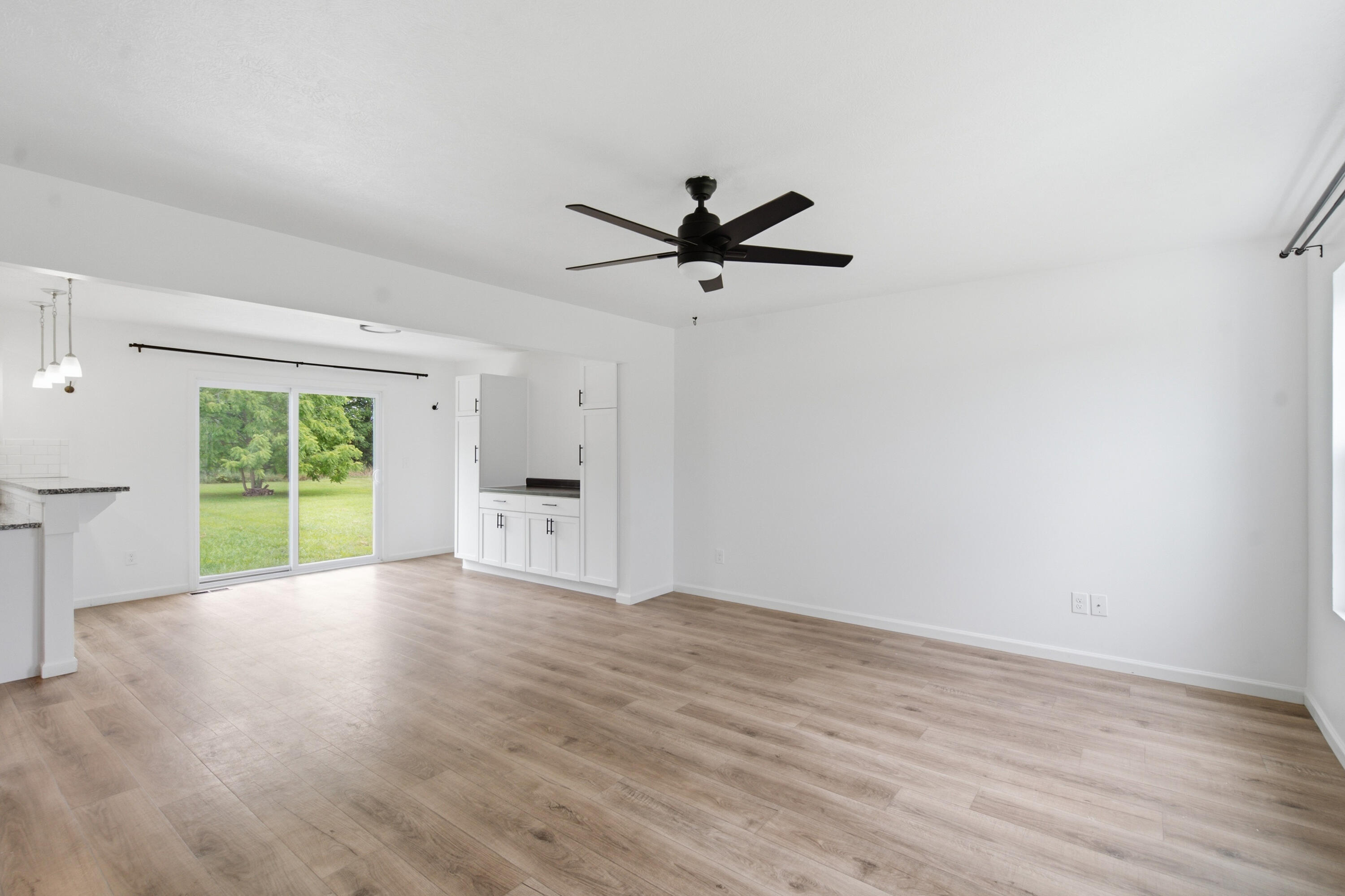 58705 Pond View Lane Three Rivers, MI 49093 - Photo 5 of 37 Living Room
