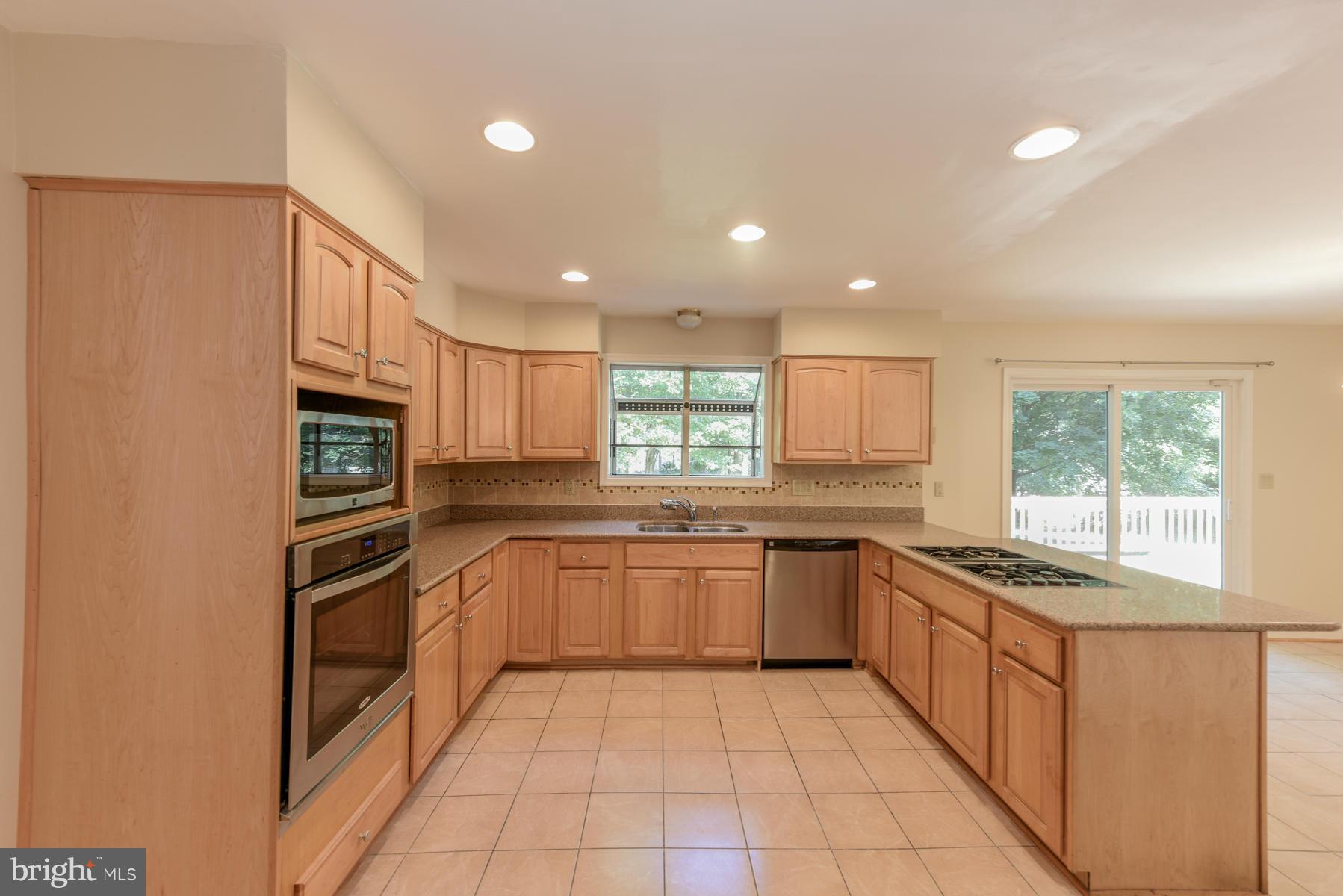 10541 Patuxent Ridge Way Laurel, MD 20723 - Photo 8 of 28 a kitchen with stainless steel appliances granite countertop a refrigerator and stove